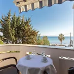 Paradiso, No 1 Appartement *