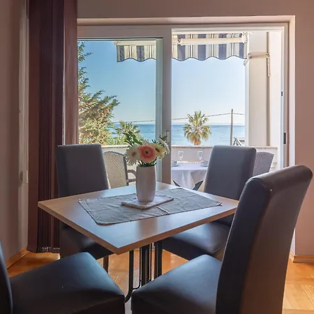 Paradiso, No 1 Apartman *