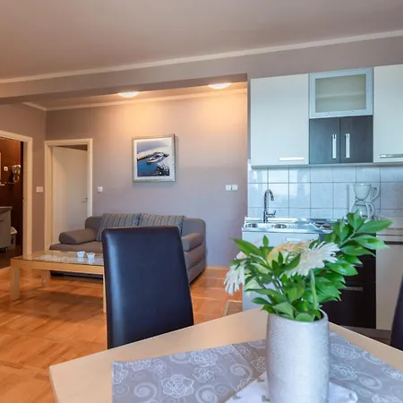 Paradiso, No 1 Apartman Vir